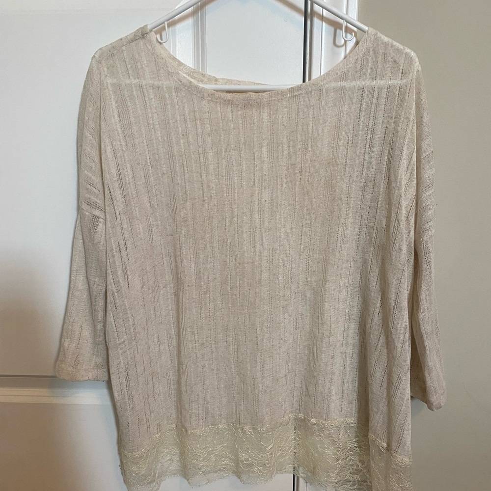 Thin Altar’d State 3/4 sleeve top with lace detail